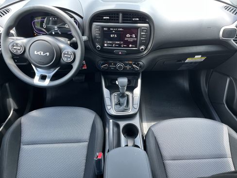 New 2025 Kia Soul LX w/ LX Technology Package image 3