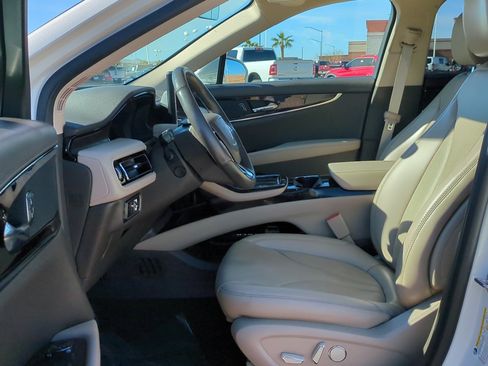 Used 2023 Lincoln Nautilus Reserve image 14