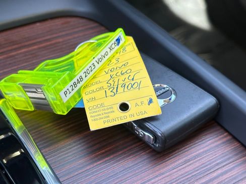 Certified 2023 Volvo XC60 B5 Plus w/ Climate Package image 37