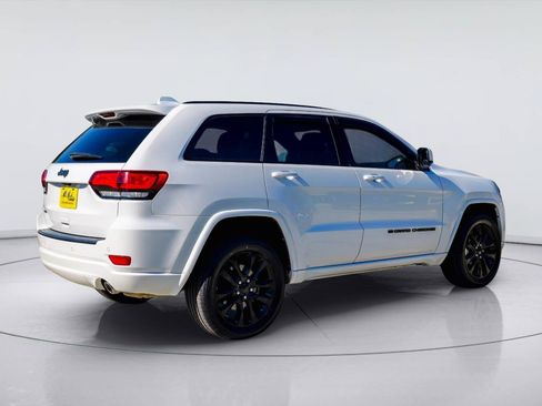 Used 2022 Jeep Grand Cherokee Laredo X AWD/4WD image 10
