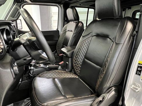 Used 2022 Jeep Wrangler Unlimited Sahara image 24