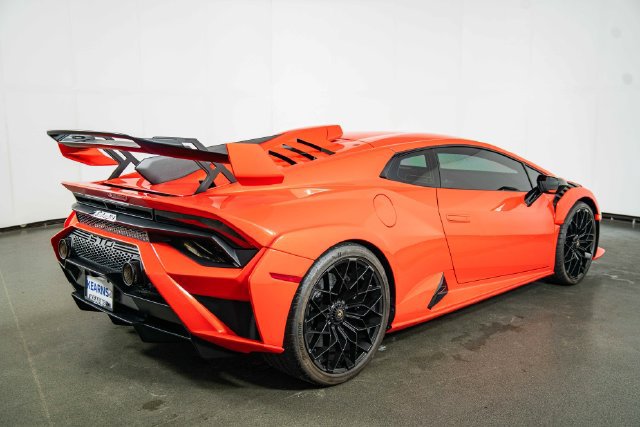 Used 2022 Lamborghini Huracan STO RWD image 8