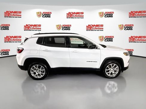 Used 2023 Jeep Compass Latitude AWD/4WD image 15