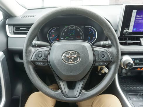 Used 2025 Toyota RAV4 LE AWD/4WD image 3