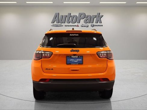 Used 2026 Jeep Compass Latitude w/ Sun and Sound Group AWD/4WD image 9