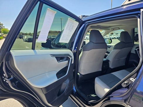 Used 2021 Toyota RAV4 XLE w/ Convenience Package AWD/4WD image 16