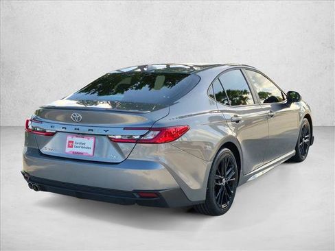 Used 2025 Toyota Camry SE w/ Convenience Package FWD image 5