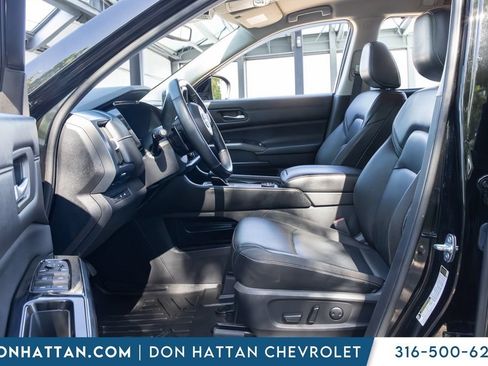 Used 2023 Nissan Pathfinder SL AWD/4WD image 3
