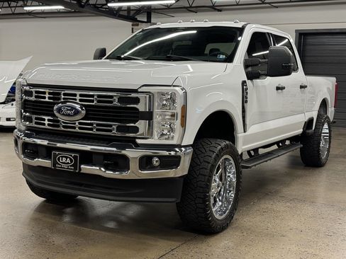 Used 2024 Ford F350 XLT AWD/4WD image 3