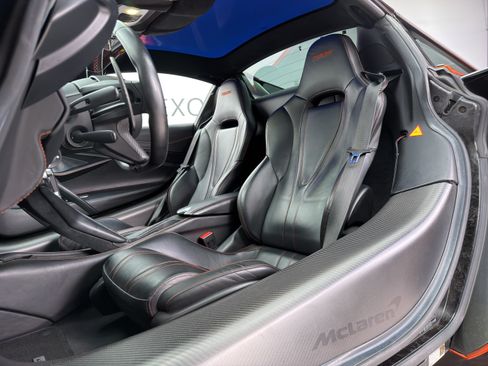 Used 2020 McLaren 720S Spider RWD image 3