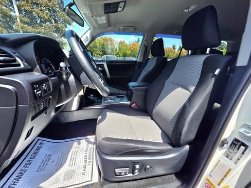 Used 2016 Toyota 4Runner SR5 AWD/4WD image 14