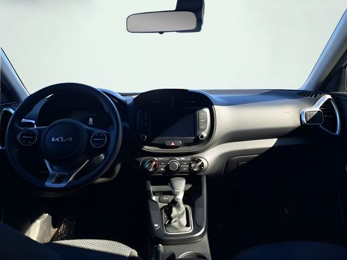 Used 2023 Kia Soul LX w/ Option Group 015 FWD image 19