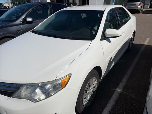 Used 2012 Toyota Camry LE FWD image 3