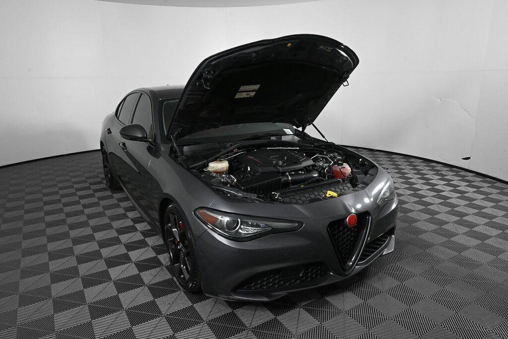 Used 2020 Alfa Romeo Giulia w/ Nero Edizione RWD image 31