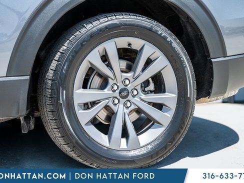 Used 2021 Ford Explorer XLT w/ Equipment Group 202A AWD/4WD image 39