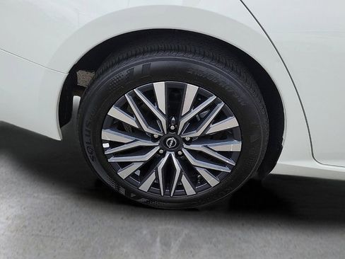 Used 2025 Nissan Altima 2.5 SV FWD image 7