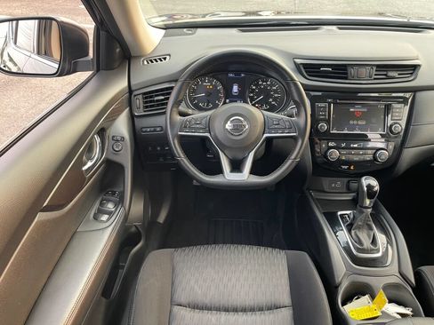 Used 2020 Nissan Rogue SV AWD/4WD image 2