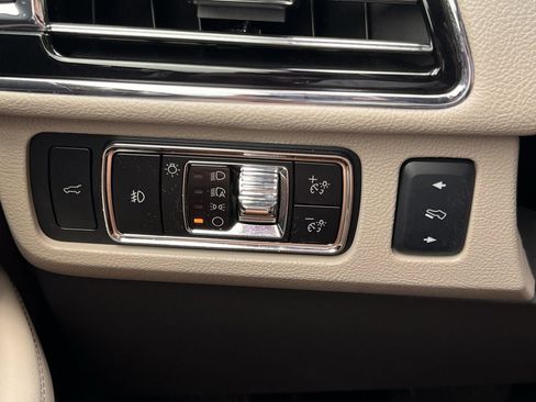 Used 2024 Lincoln Navigator Premiere AWD/4WD image 23