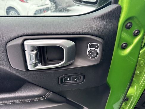 Used 2019 Jeep Wrangler Unlimited Sahara w/ Uconnect 4C Nav & Sound Group image 18