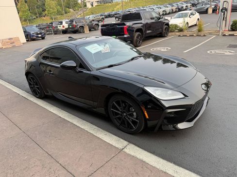 Used 2023 Toyota GR86 Premium w/ ALL Weather Mat Package (TMS) RWD image 6