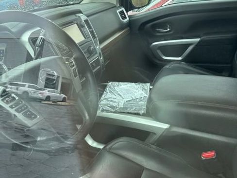 Used 2018 Nissan Titan SL AWD/4WD image 4