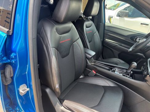 Used 2025 Jeep Compass Trailhawk AWD/4WD image 36