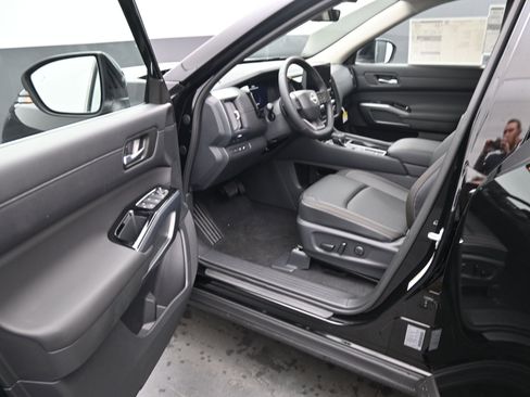 New 2026 Nissan Pathfinder SL FWD image 10