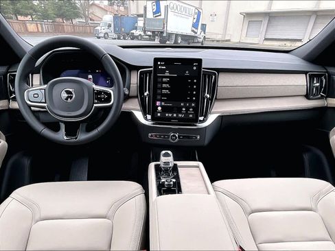 New 2026 Volvo XC90 T8 Plus w/ Protection Package AWD/4WD image 7
