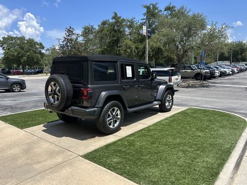 Used 2021 Jeep Wrangler Unlimited Sahara AWD/4WD image 5