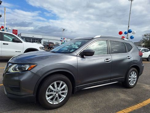 Used 2018 Nissan Rogue SV image 9