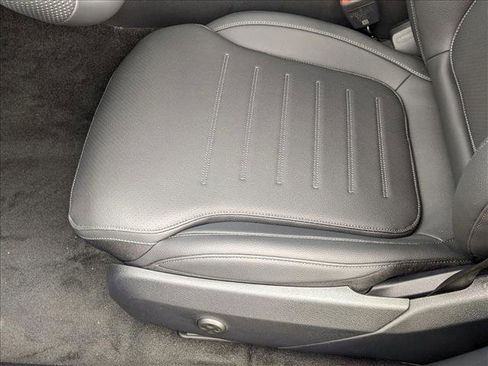 New 2026 Mercedes-Benz C 300 4MATIC Sedan image 4