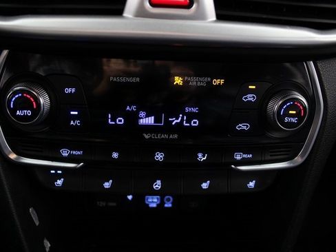 Used 2019 Hyundai Santa Fe AWD image 17