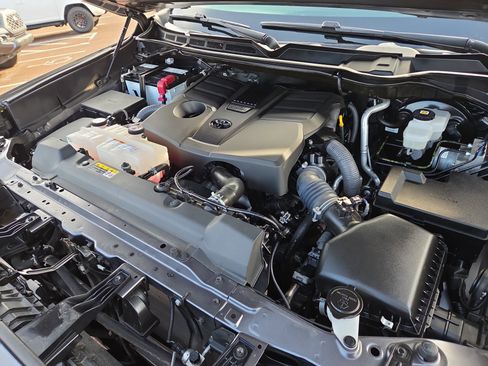 Used 2022 Toyota Tundra SR5 w/ SR5 Convenience Package image 30