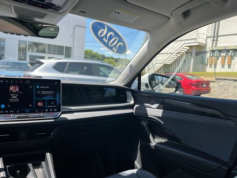 Used 2026 Volkswagen Tiguan SE AWD/4WD image 24