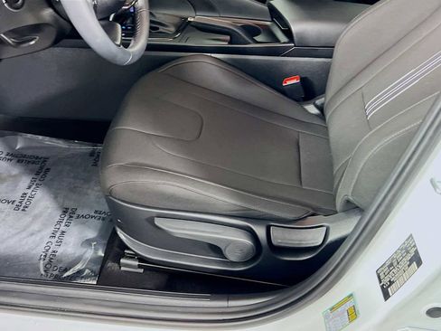 Certified 2025 Hyundai Elantra Sport FWD image 19