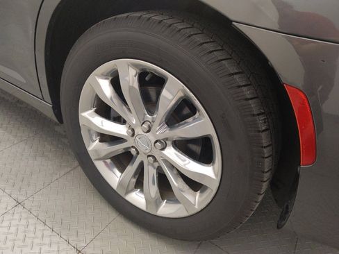 Used 2016 Chrysler 300 C w/ Safetytec Plus Group AWD/4WD image 31