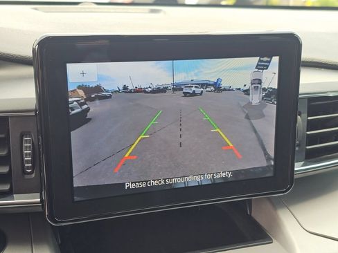 Used 2023 Ford Explorer XLT w/ Equipment Group 202A RWD image 19