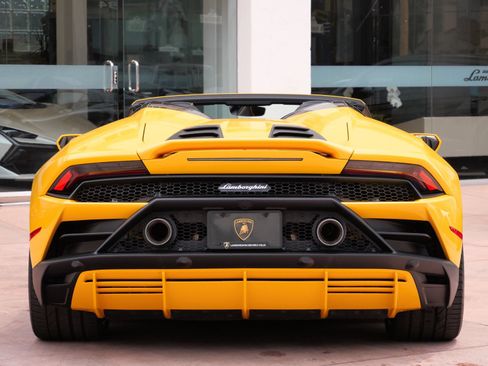 Used 2024 Lamborghini Huracan EVO AWD/4WD image 4