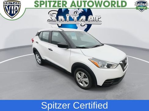 Used 2020 Nissan Kicks S image 2