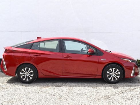 Used 2022 Toyota Prius Prime XLE image 6
