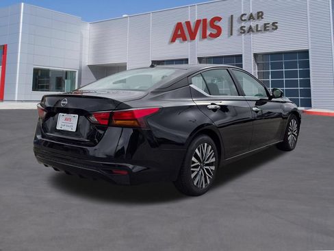 Used 2025 Nissan Altima 2.5 SV FWD image 6