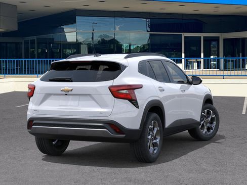 New 2026 Chevrolet Trax LT image 4