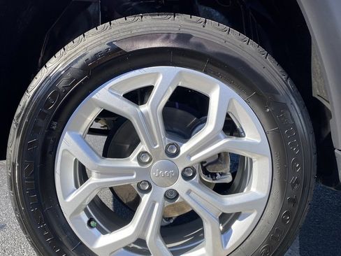 Used 2024 Jeep Compass Sport image 32