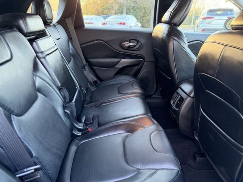 Used 2019 Jeep Cherokee Limited w/ Luxury Group image 8