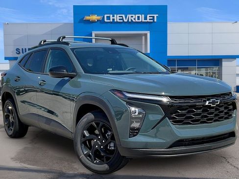 New 2026 Chevrolet Trax LT w/ Driver Confidence Package FWD image 2