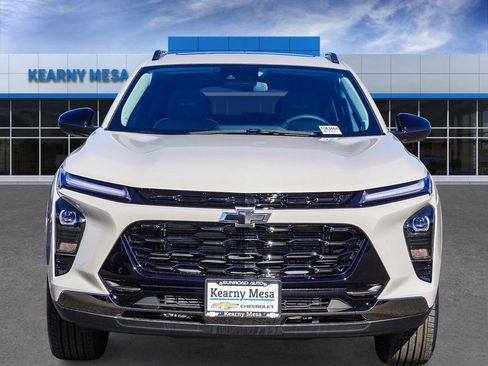 New 2026 Chevrolet Trax ACTIV w/ Sunroof Package FWD image 2