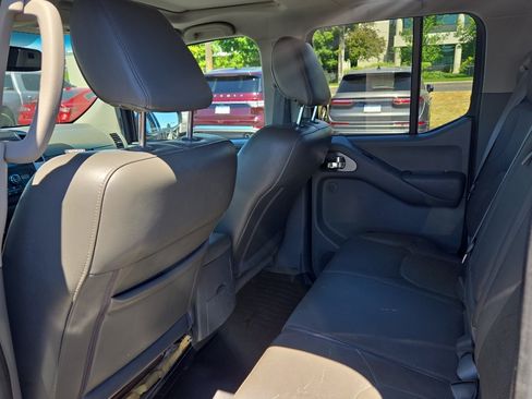 Used 2014 Nissan Frontier SL w/ SL Moonroof Package AWD/4WD image 14