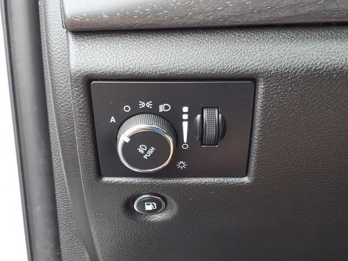 Used 2018 Jeep Grand Cherokee Laredo AWD/4WD image 15