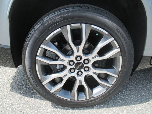 Used 2026 GMC Acadia Denali Ultimate AWD/4WD image 8