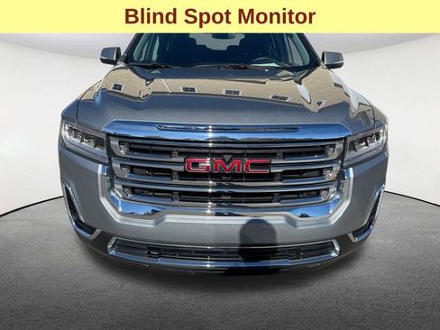 Used 2023 GMC Acadia SLE w/ Driver Convenience Package image 4